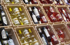 重慶紅酒批發(fā)市場-進(jìn)口紅酒和國產(chǎn)紅酒有什么區(qū)別？