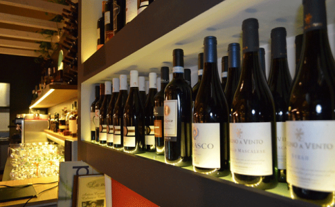 重慶進(jìn)口葡萄酒批發(fā)中心-重慶賣紅酒的地方-酒類直供